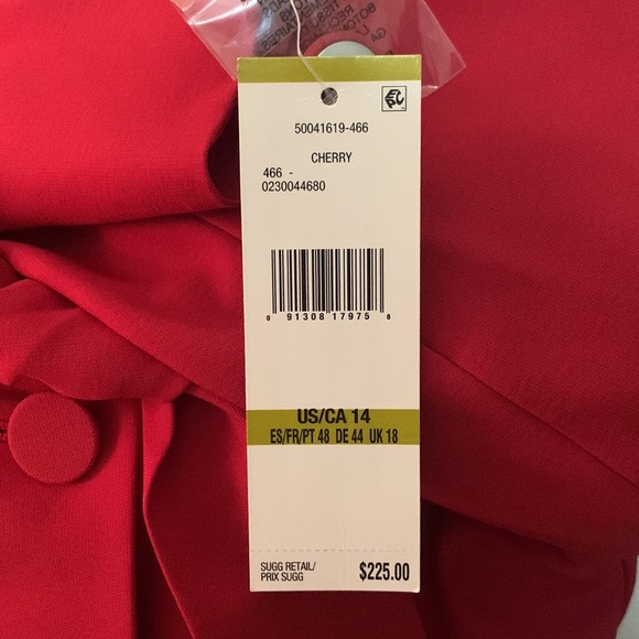 Woman’s Red Le Suit 14 - Picture 5 of 7